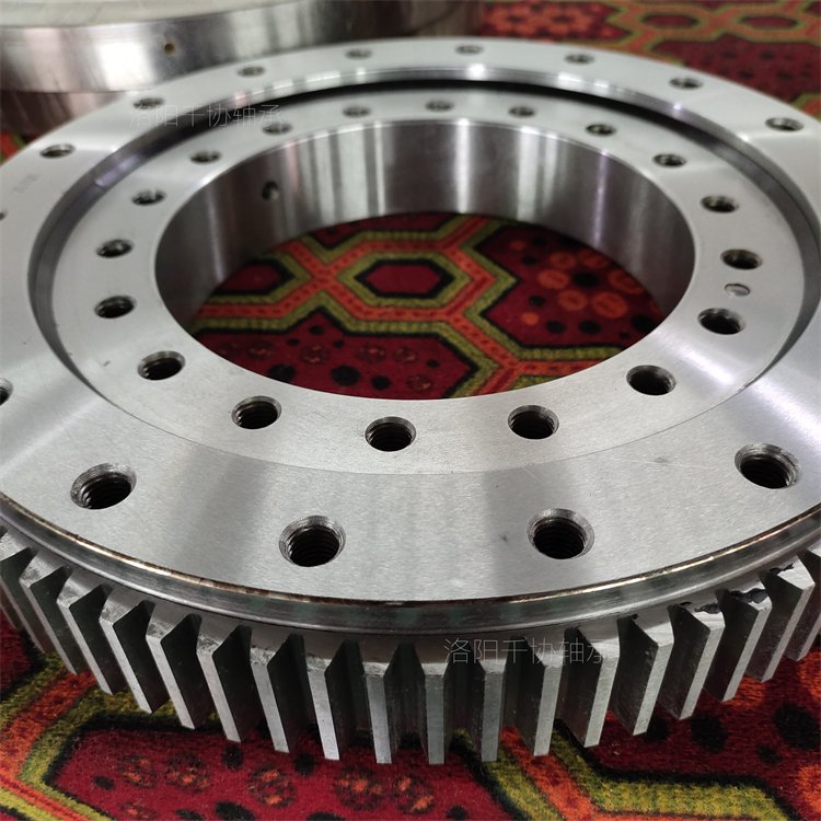 給轉(zhuǎn)盤軸承加更多潤油，潤滑效果會更好嗎